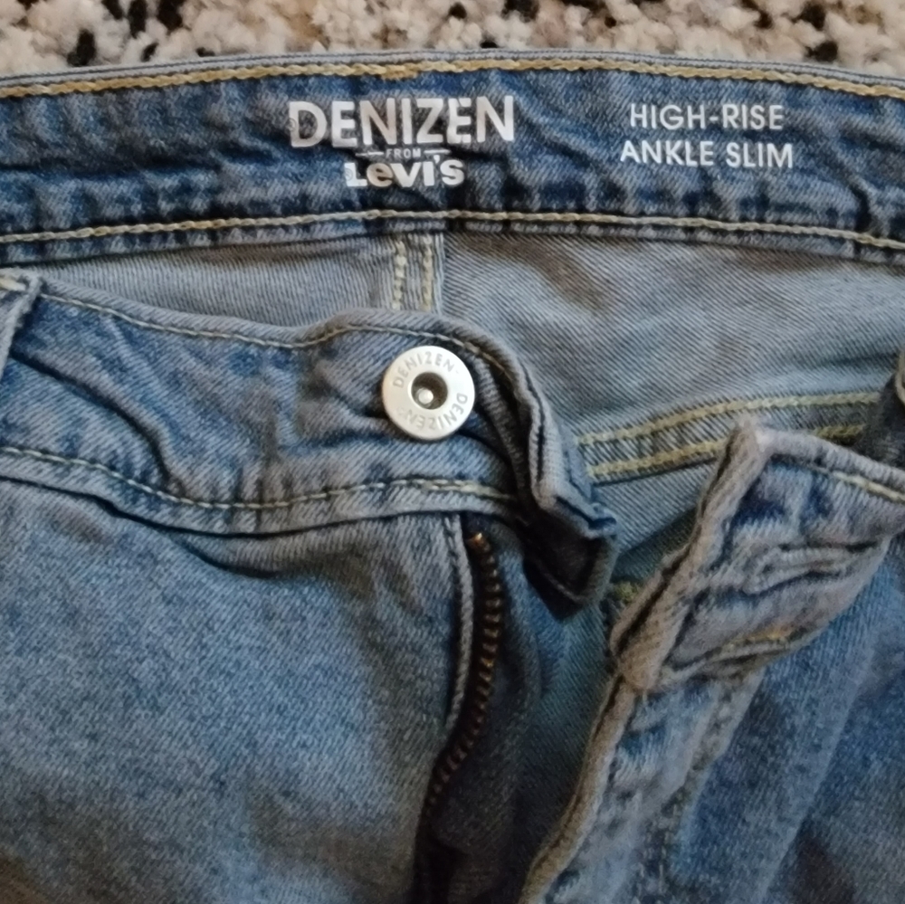 DENIZEN High Rise Ankle Slim distressed  Size 18